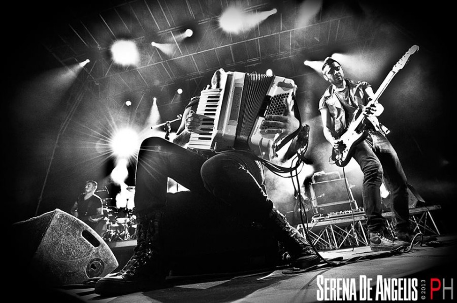 942733_439296482844165_171173100_n